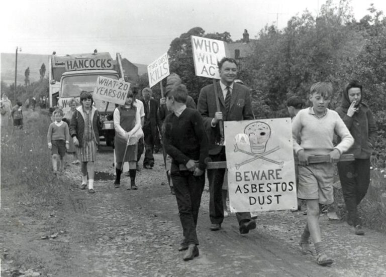 Asbestos protest - Peak forest tramway - Image